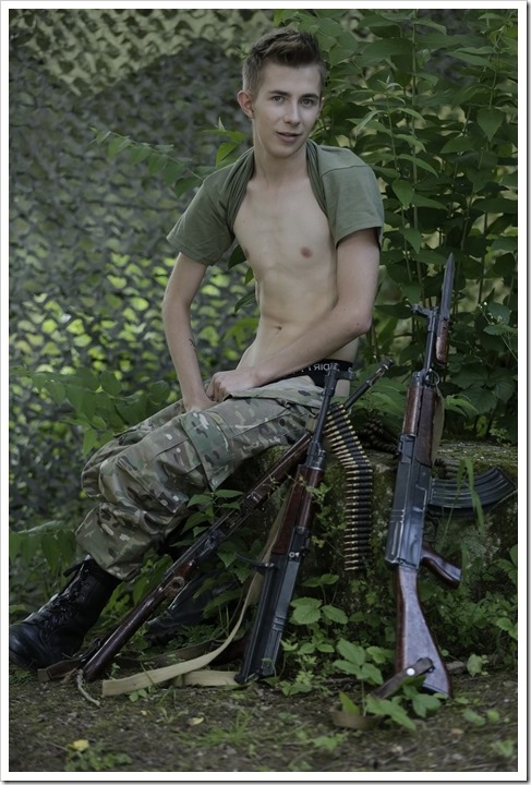 Twink-soldiers-sex-action-staxus (1)