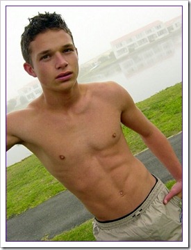 Boys_without_shirtsboypost.com (23)