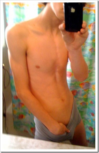 More_proud_teen_boys_with_iPhones (1)