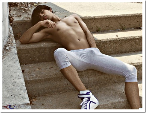 Sexy_teenboys_in_white_pants-boypost (1)