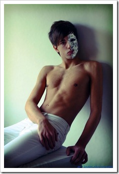 Sexy_teenboys_in_white_pants-boypost (5)