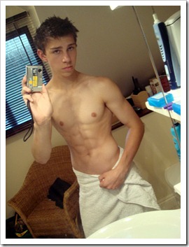 Teen_boys_with_their_towels-boypost (20)