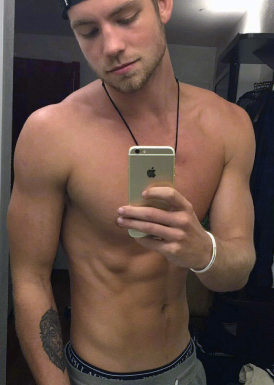 Sexy guys & hot twinks take mirror selfies. 
