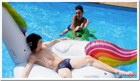 Hot-young-twinks-pool-exercise (1)