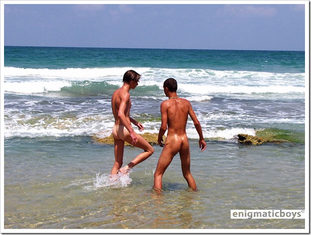 Slim-gay-twinks-on-the-beach (6)